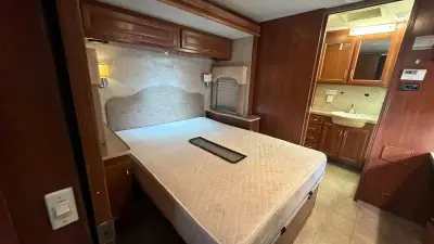 2009 Fleetwood Bounder 35H Ford photo 14