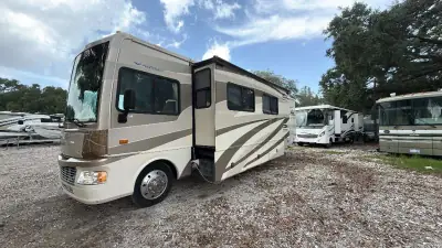 2009 Fleetwood Bounder 35H Ford photo 3