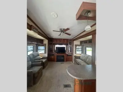 2011 Keystone Alpine 3500RE photo 4