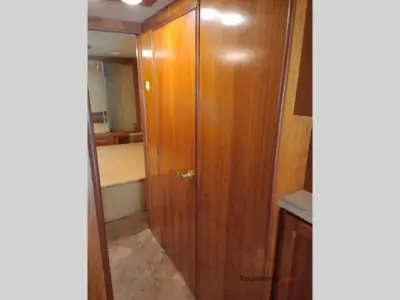 2005 Newmar Dutch Star 4009 photo 28