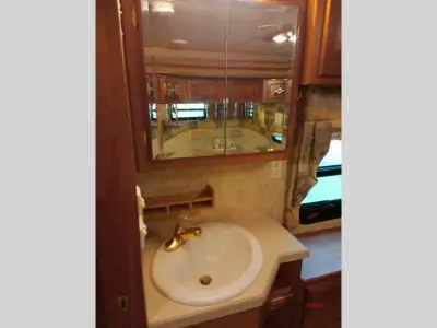 2005 Newmar Dutch Star 4009 photo 32
