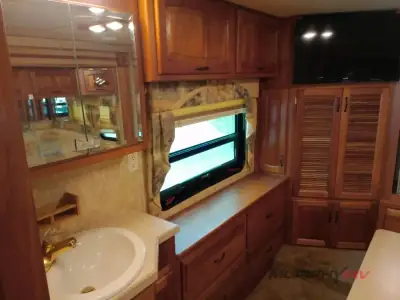 2005 Newmar Dutch Star 4009 photo 31