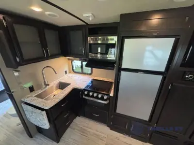 2018 Grand Design Imagine 3170BH photo 9