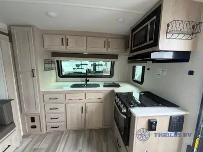 2023 Forest River Flagstaff Micro Lite 25FKS photo 10