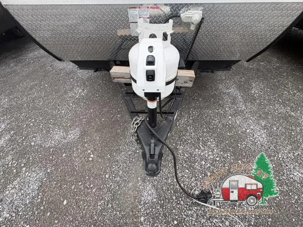 2016 Coachmen Clipper Ultra-Lite 17FQ exterior