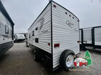 2016 Coachmen Clipper Ultra-Lite 17FQ photo 26