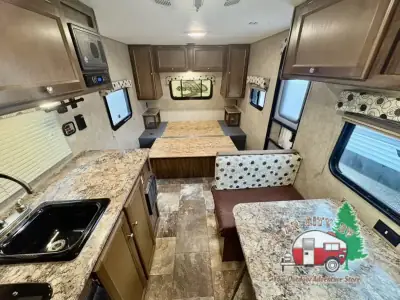 2016 Coachmen Clipper Ultra-Lite 17FQ photo 10