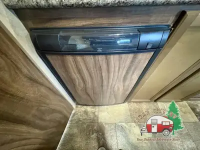 2016 Coachmen Clipper Ultra-Lite 17FQ photo 17