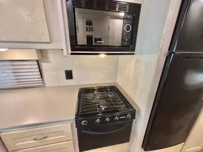 2020 Winnebago Intent 28Y photo 8