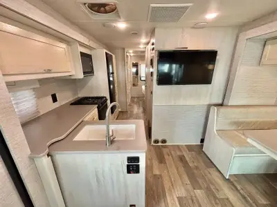 2020 Winnebago Intent 28Y photo 4