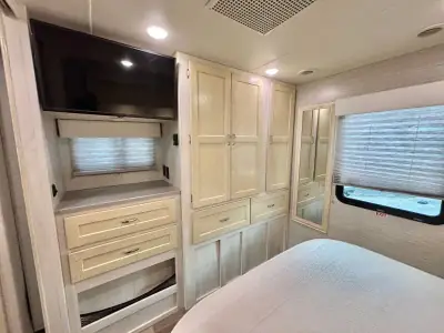 2020 Winnebago Intent 28Y photo 25