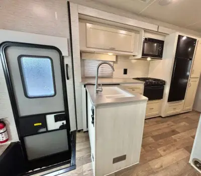 2020 Winnebago Intent 28Y photo 7