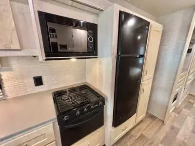 2020 Winnebago Intent 28Y photo 9