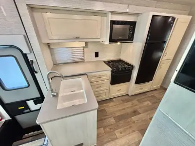 2020 Winnebago Intent 28Y photo 6