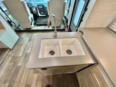 2020 Winnebago Intent 28Y photo 5