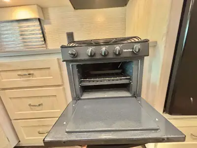 2020 Winnebago Intent 28Y photo 12