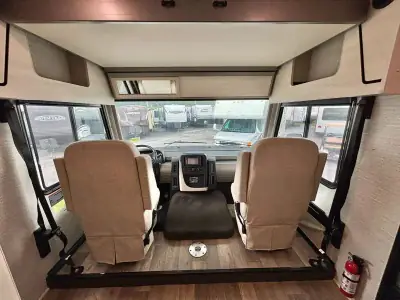 2020 Winnebago Intent 28Y photo 29