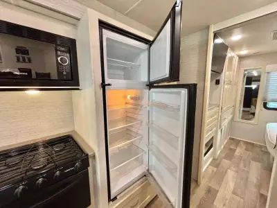 2020 Winnebago Intent 28Y photo 11
