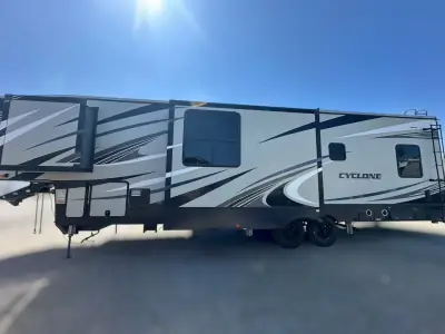 2020 Heartland CYCLONE 3600 photo 4