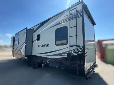 2020 Heartland CYCLONE 3600 photo 5