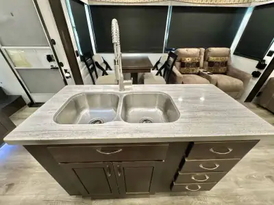 2020 Cedar Creek By Forest River Silverback Fifth Wheel 31IK photo 7