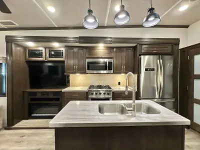 2020 Cedar Creek By Forest River Silverback Fifth Wheel 31IK photo 24