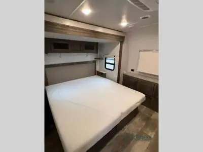 2022 Forest River Rockwood Signature Ultra Lite 8337RL photo 15