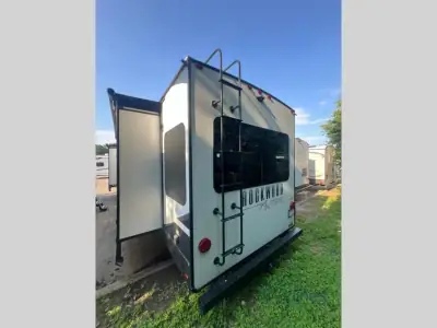 2022 Forest River Rockwood Signature Ultra Lite 8337RL photo 3