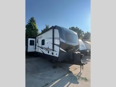 2022 Forest River Rockwood Signature Ultra Lite 8337RL photo 4