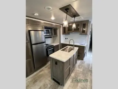 2022 Forest River Rockwood Signature Ultra Lite 8337RL photo 12