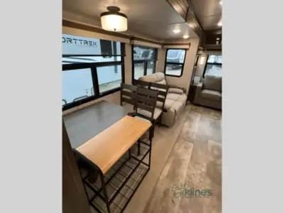 2022 Forest River Rockwood Signature Ultra Lite 8337RL photo 10