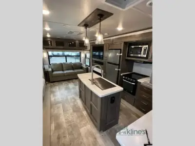 2022 Forest River Rockwood Signature Ultra Lite 8337RL photo 9