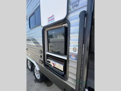 2024 Coachmen Catalina Legacy Edition 243RBS photo 6