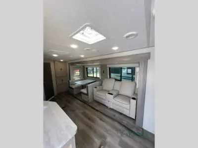 2024 Coachmen Catalina Legacy Edition 243RBS photo 8