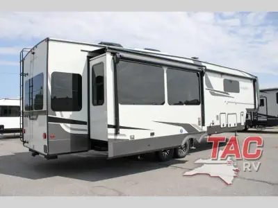 2027 Forest River Rockwood Signature 401SFB photo 5