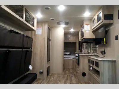 2019 Coachmen Catalina Trail Blazer 19TH photo 3