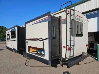 2016 Keystone Outback 324CG photo 5