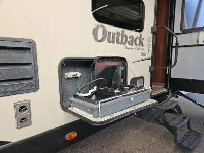 2016 Keystone Outback 324CG photo 9
