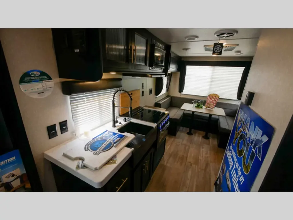 2022 Forest River Cherokee Grey Wolf 20RDSE exterior