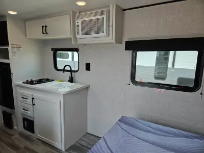 2025 Jayco Jay Flight 170FQ photo 9