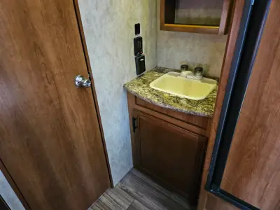 2016 Prime Time Avenger 26BB photo 22