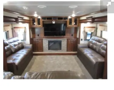 Used 2017 Alpine 3660FL