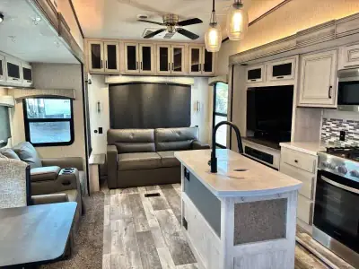 2022 Sandpiper By Forest River Sandpiper Luxury FW 321RL photo 5