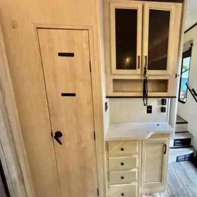 2022 Sandpiper By Forest River Sandpiper Luxury FW 321RL photo 6