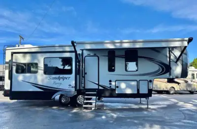 2022 Sandpiper By Forest River Sandpiper Luxury FW 321RL photo 20