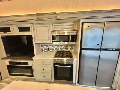 2022 Sandpiper By Forest River Sandpiper Luxury FW 321RL photo 21