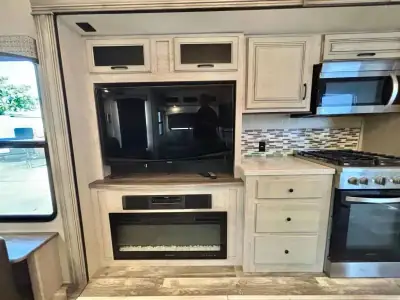2022 Sandpiper By Forest River Sandpiper Luxury FW 321RL photo 8
