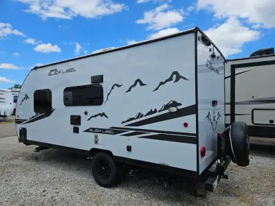 2023 Forest River Cherokee Wolf Pup 16FQBL photo 4