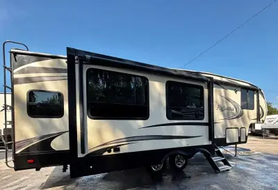 2019 Grand Design Reflection 150 FW 295RL photo 8