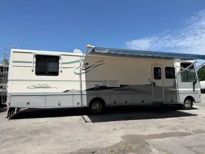 2000 Fleetwood Southwind 36T Ford photo 2